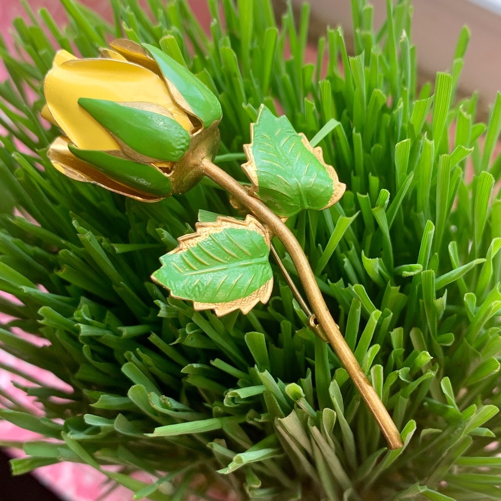 💛💛 Vintage Yellow & Green Enameled Rose Pin - Gorgeous 💛💛